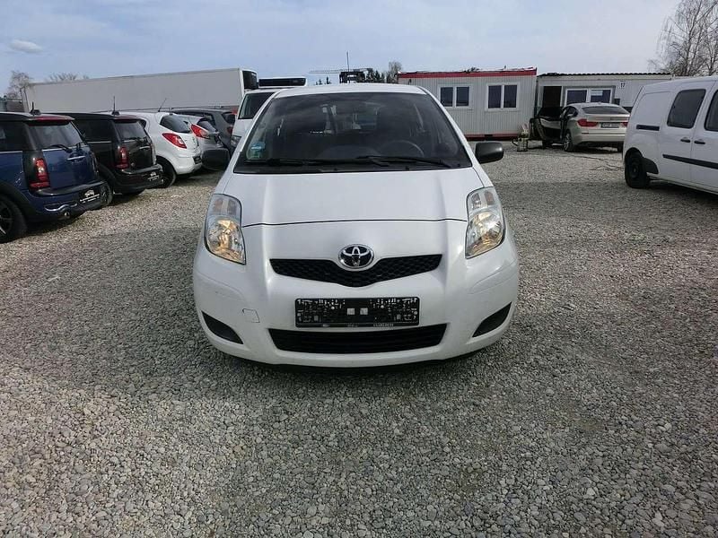 Weiß Gebraucht 2010 Toyota Yaris Kleinwagen | 3.700 € (Fairer Preis) - Bild 1/4