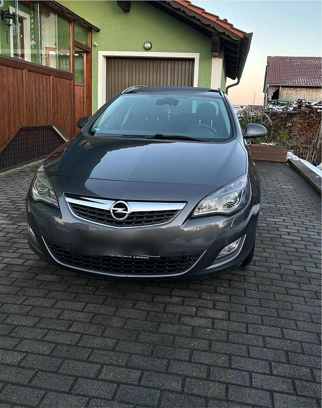 Grau Gebraucht 2011 Opel Astra Kombi | 3.000 € (Fairer Preis) - Bild 1/4