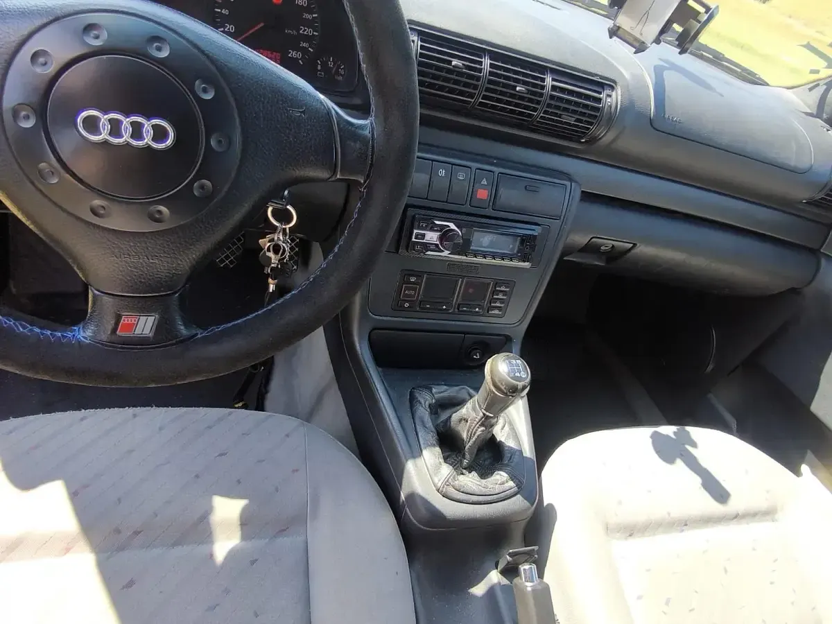 Gebraucht Audi A4 Basis 190 PS (139 kW) 1996 Rot Kombi
