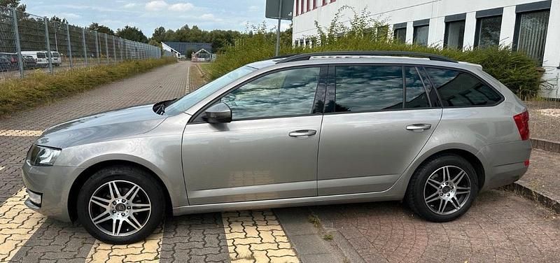 Gebraucht Skoda Octavia 105 PS (77 kW) 2014 Gold Kleinwagen