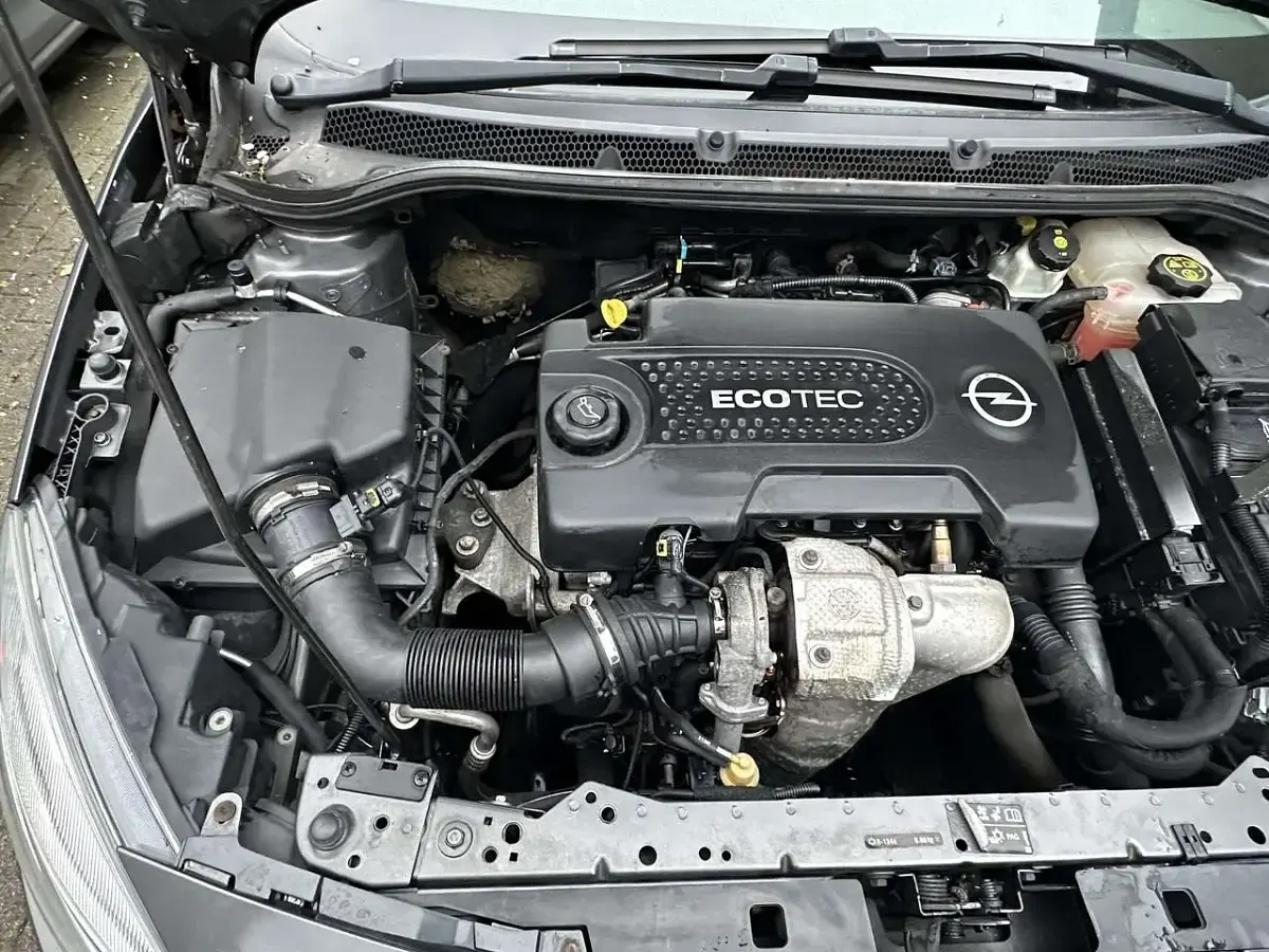 Gebraucht Opel Astra Edition 95 PS (69 kW) 2012 Grau Kombi