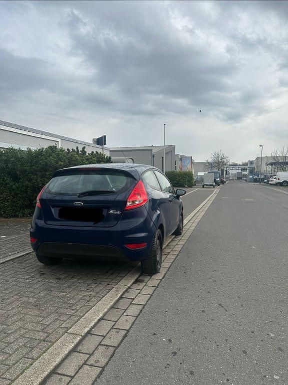 Gebraucht Ford Fiesta 60 PS (44 kW) 2011 Blau Kleinwagen