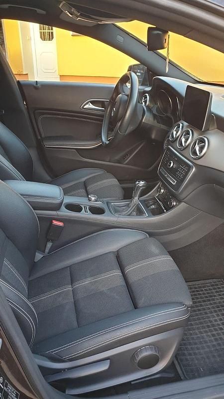 Gebraucht Mercedes CLA200 156 PS (114 kW) 2017 Braun Coupé