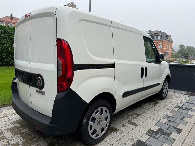 Gebraucht Fiat Doblò 95 PS (69 kW) 2019 Weiß Van / Kleinbus