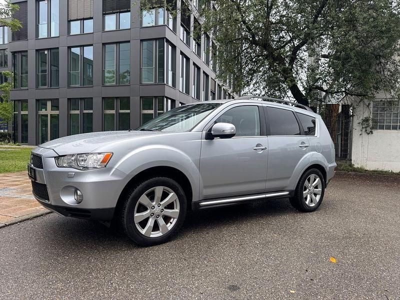 Silber Gebraucht 2013 Mitsubishi Outlander Instyle SUV | 7.390 € (Fairer Preis) - Bild 1/4