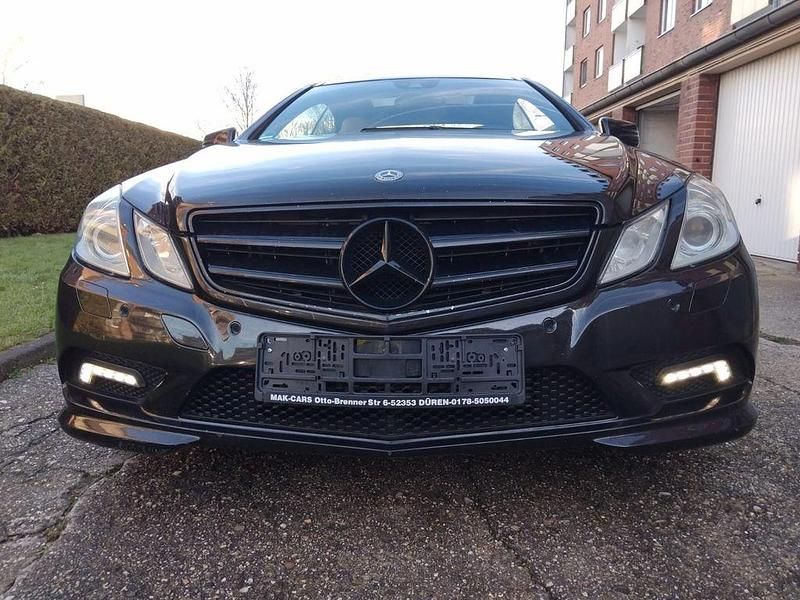 Schwarz Gebraucht 2010 Mercedes E200 Coupé | 7.300 € (Superpreis) - Bild 1/4