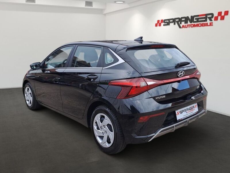 Gebraucht Hyundai i20 101 PS (74 kW) 2024 Schwarz Limousine