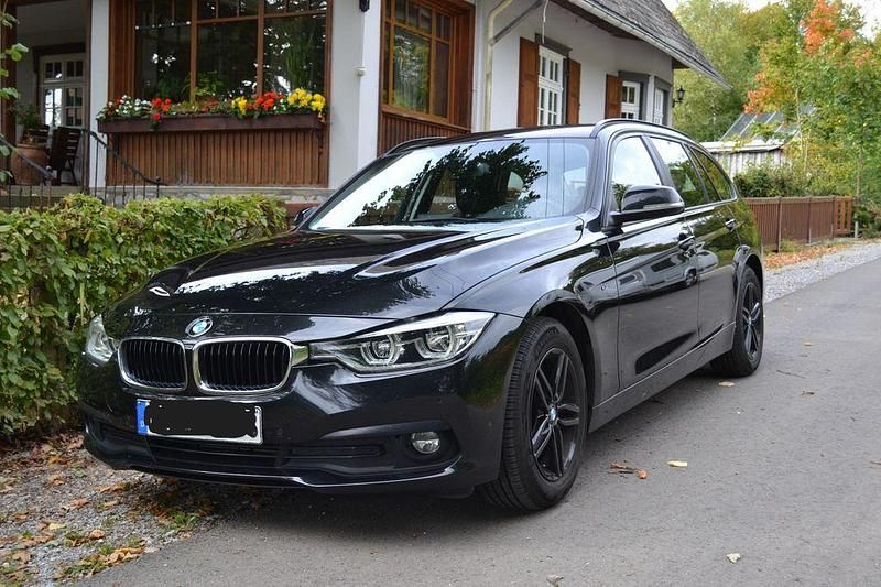 Schwarz Gebraucht 2017 BMW 318 Advantage Kombi | 11.700 € (Fairer Preis) - Bild 1/4