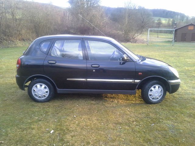 Gebraucht Daihatsu Sirion 58 PS (42 kW) 2002 Schwarz metallic Kleinwagen