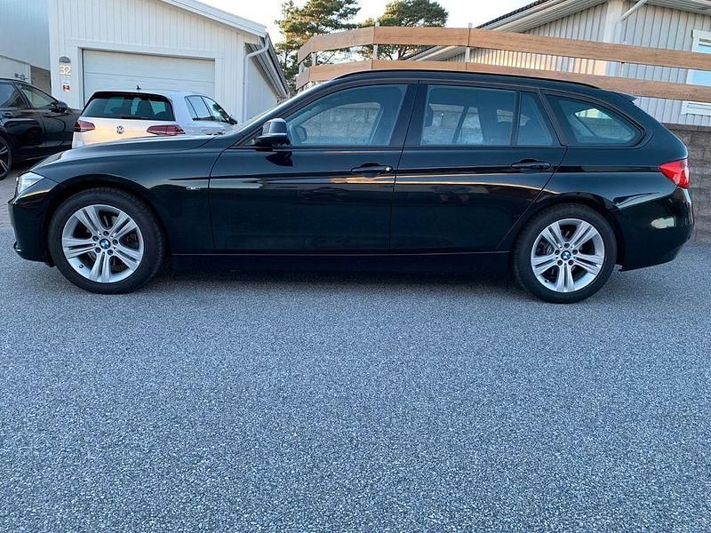 Schwarz Gebraucht 2012 BMW 320 Sport Line Kombi | 9.500 € (Guter Preis) - Bild 1/4