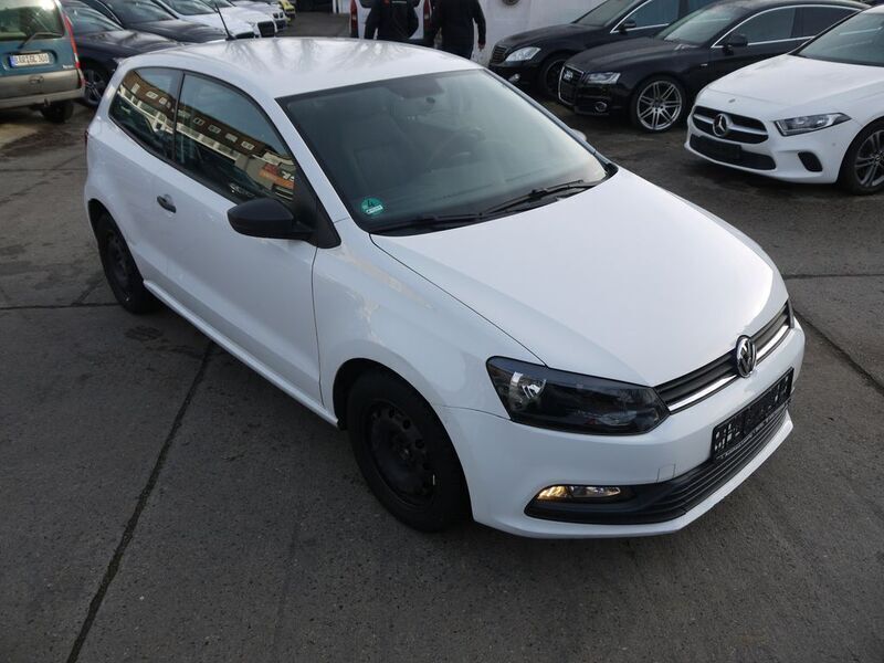 Gebraucht VW Polo Trendline 75 PS (55 kW) 2015 Weiß Limousine
