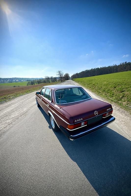 Gebraucht Mercedes 240 72 PS (52 kW) 1983 Braun Limousine