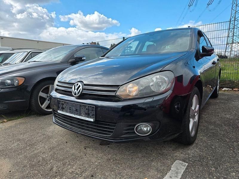 Gebraucht VW Golf VI Team 105 PS (77 kW) 2011 Schwarz Kleinwagen