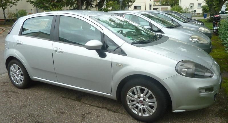 Silber Gebraucht 2011 Fiat Grande Punto Kleinwagen | 3.150 € (Fairer Preis) - Bild 1/4