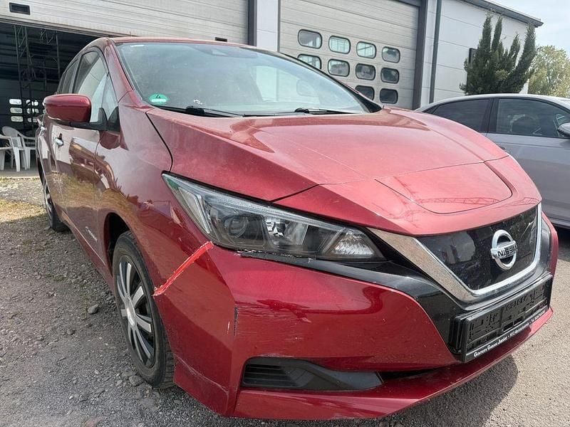 Second-hand Nissan Leaf 110 kW (150 CP) 2019 Roșu Hatchback