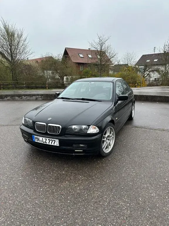 Gebraucht BMW 318 118 PS (86 kW) 2001 Schwarz Limousine