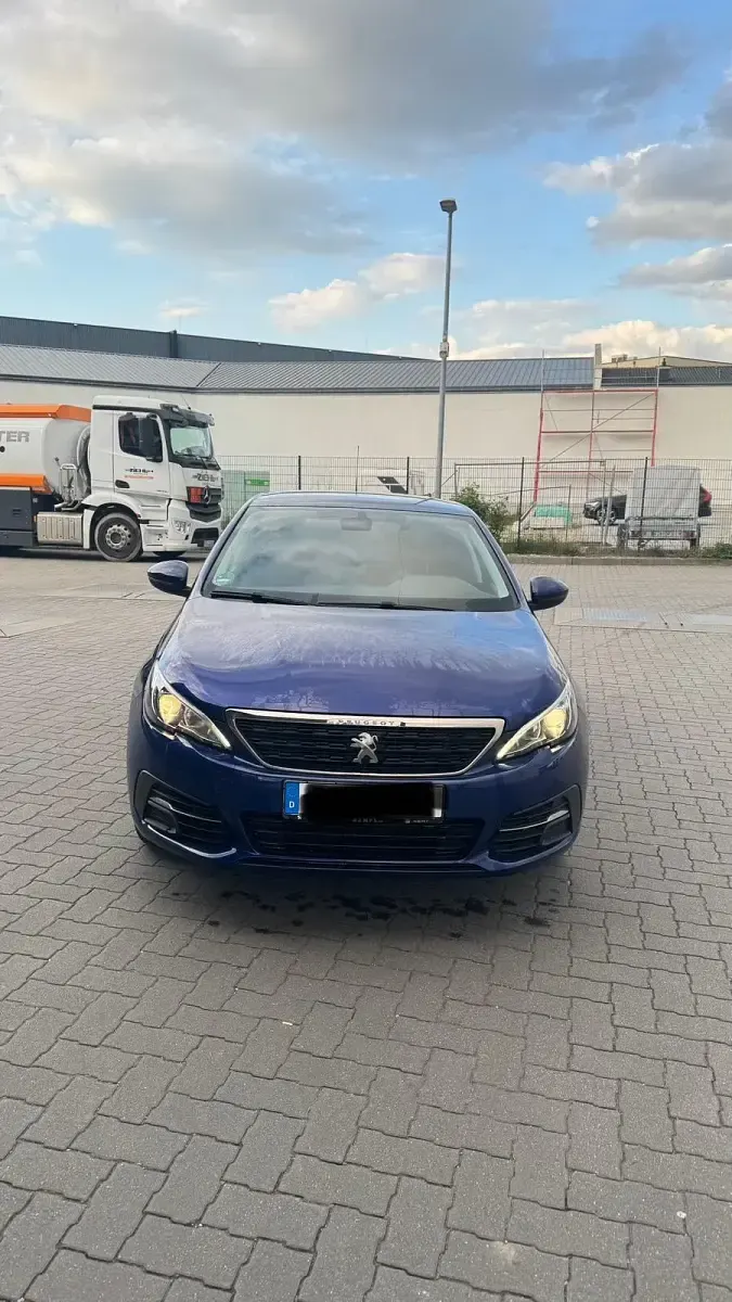 Gebraucht Peugeot 308 131 PS (96 kW) 2019 Blau Kombi