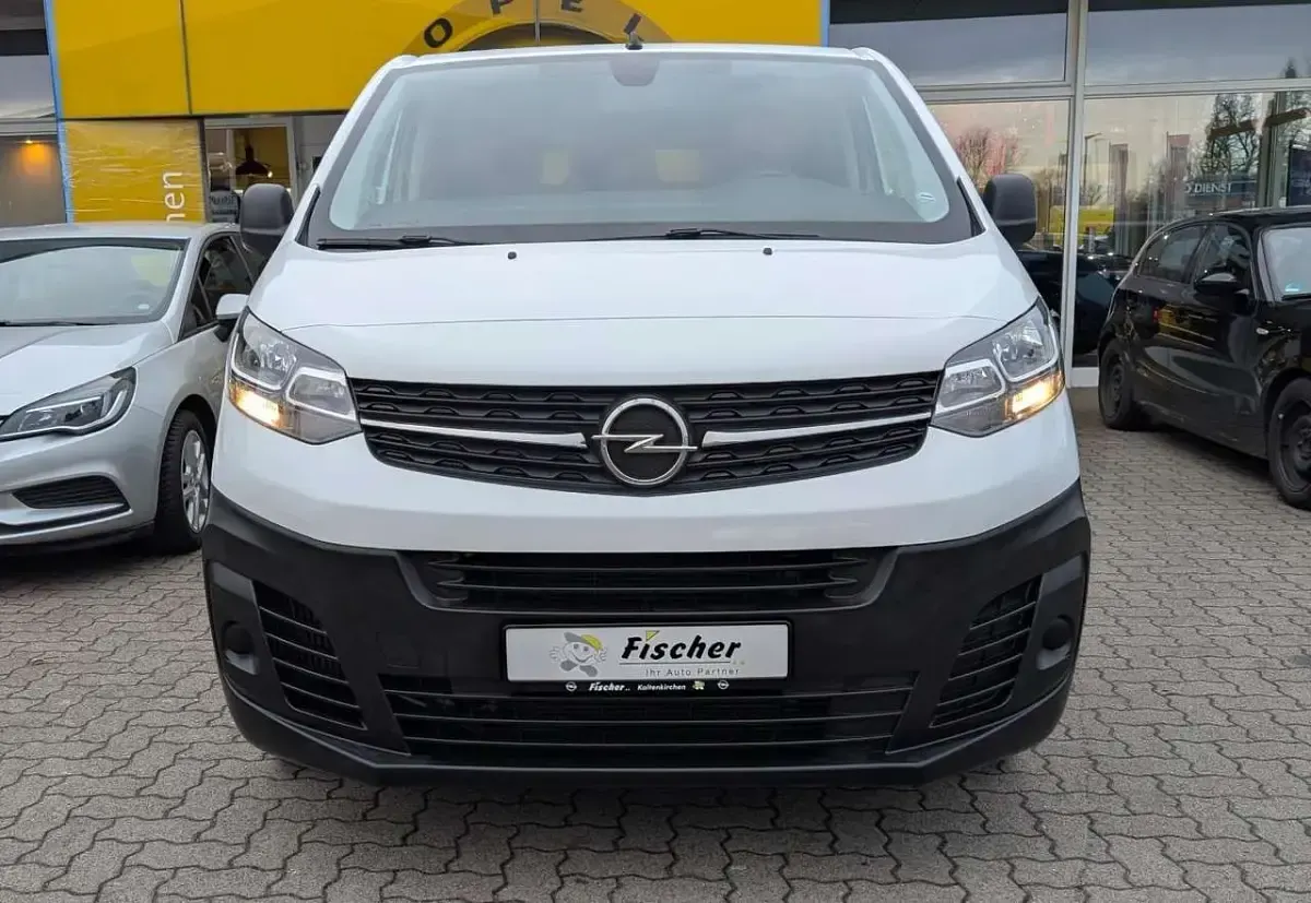 Gebraucht Opel Vivaro-e Combi Edition 144 PS (105 kW) 2022 Jade weiss Van / Kleinbus