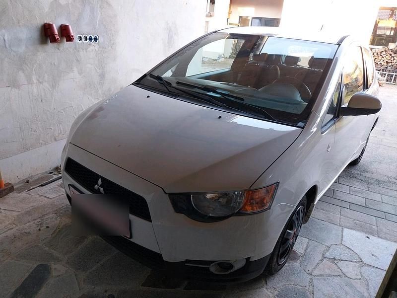 Gebraucht Mitsubishi Colt Top 95 PS (69 kW) 2012 Weiß Kleinwagen