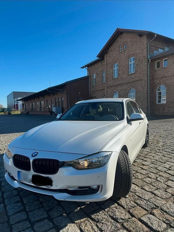 Gebraucht BMW 320 184 PS (135 kW) 2012 Weiß Limousine