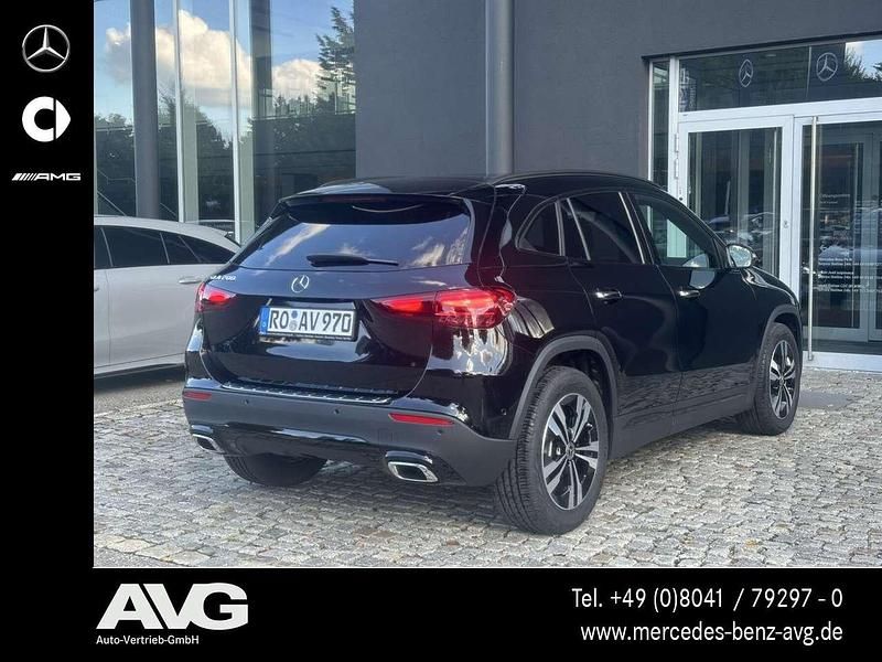Gebraucht Mercedes GLA200 Progressive 163 PS (119 kW) 2025 Unilack nachtschwarz SUV
