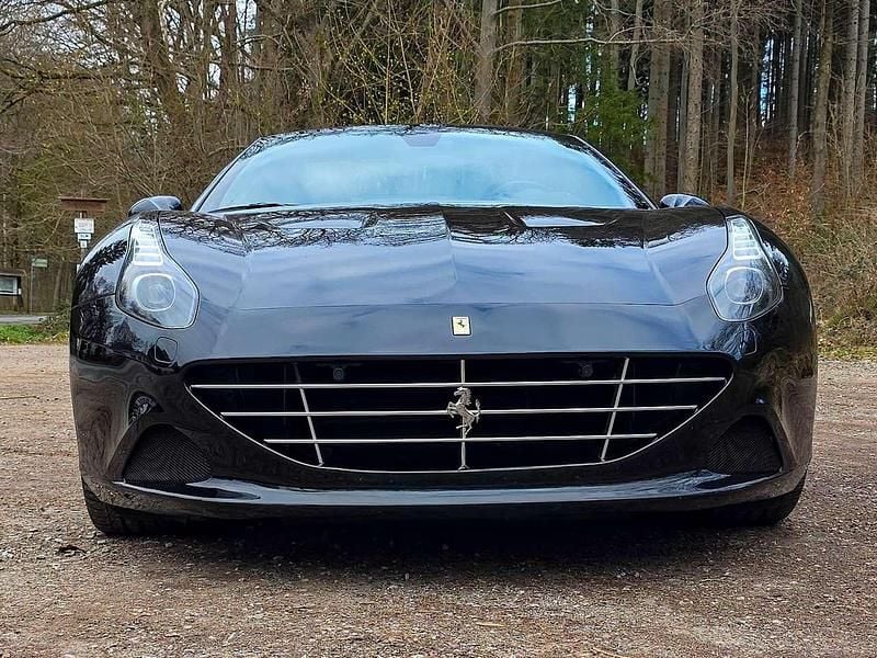 Second-hand Ferrari California 560 CP (411 kW) 2015 Negru Cabrio