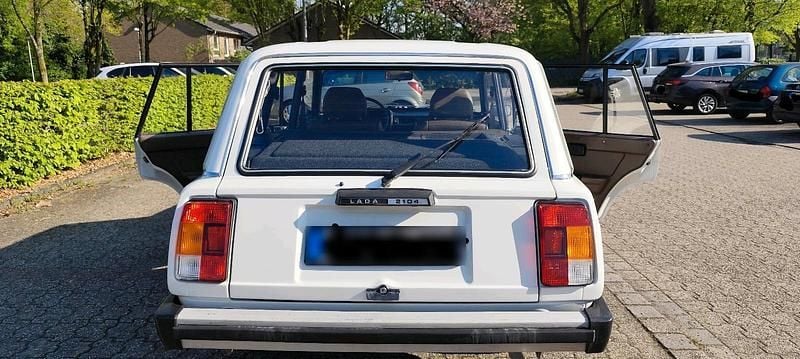 Second-hand Lada 2104 65 CP (47 kW) 1988 Alb Break