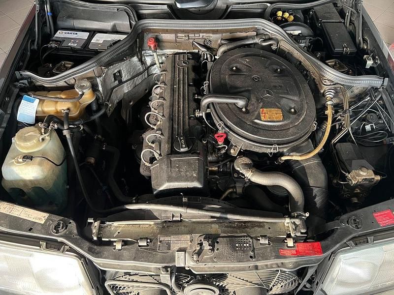 Gebraucht Mercedes E300 179 PS (131 kW) 1992 Schwarz