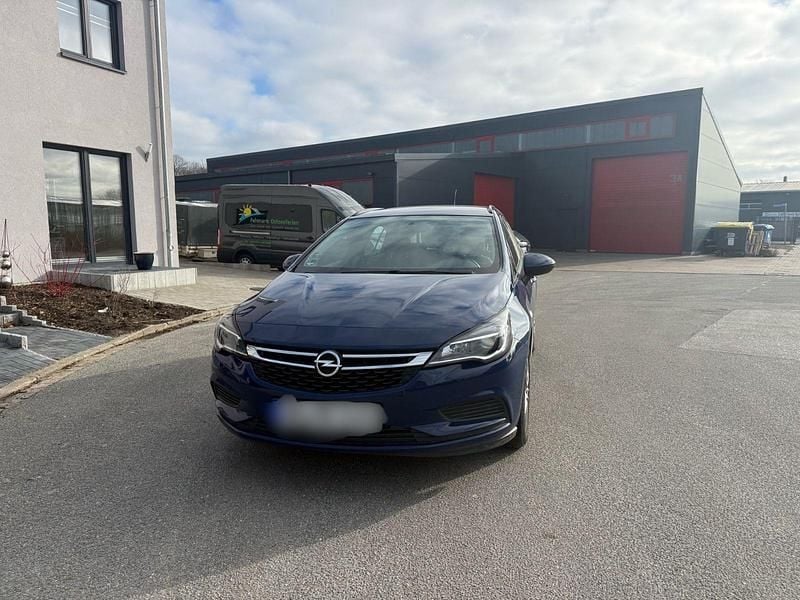 Gebraucht Opel Astra 101 PS (74 kW) 2018 Blau Kombi