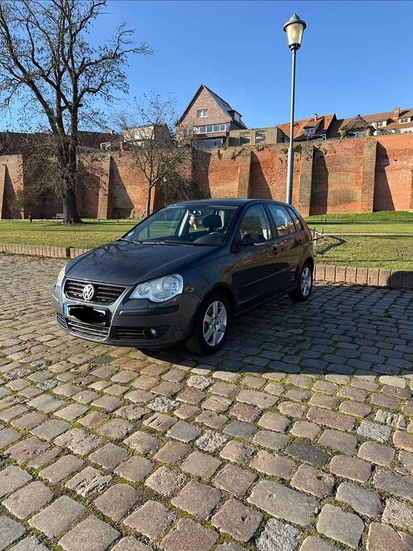 Grau Gebraucht 2007 VW Polo Limousine | 2.600 € (Guter Preis) - Bild 1/4