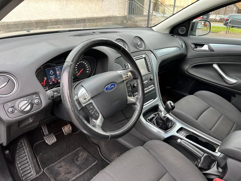 Schwarz Gebraucht 2013 Ford Mondeo Limousine | 4.999 € (Fairer Preis) - Bild 1/4