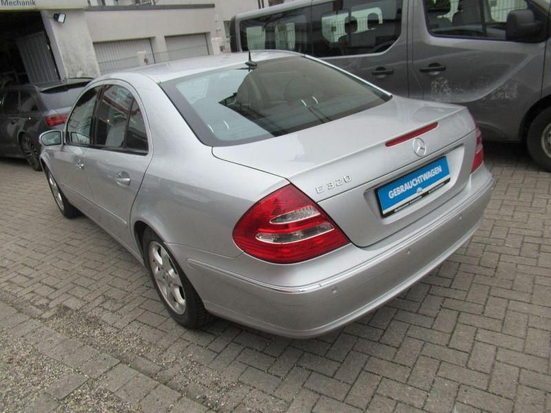 Gebraucht Mercedes E240 Elegance 177 PS (130 kW) 2004 Silber Limousine