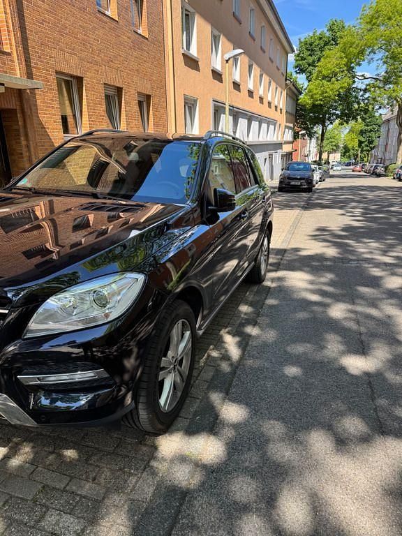 Gebraucht Mercedes ML250 204 PS (150 kW) 2011 Schwarz SUV