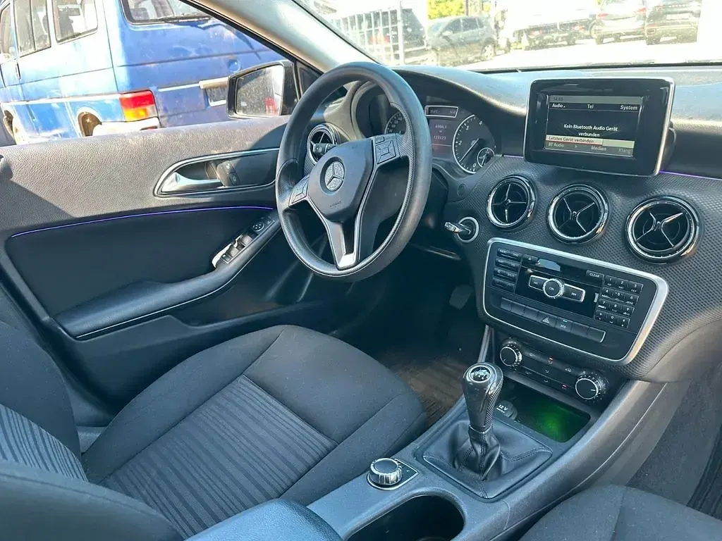 Gebraucht Mercedes A160 90 PS (66 kW) 2014 Schwarz Kleinwagen