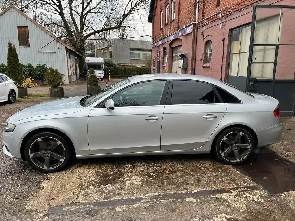 Gebraucht Audi A4 160 PS (117 kW) 2011 Silber Limousine