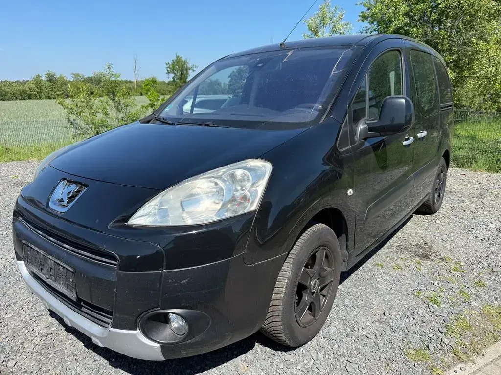 Gebraucht Peugeot Partner Tepee 111 PS (81 kW) 2012 Schwarz Van / Kleinbus
