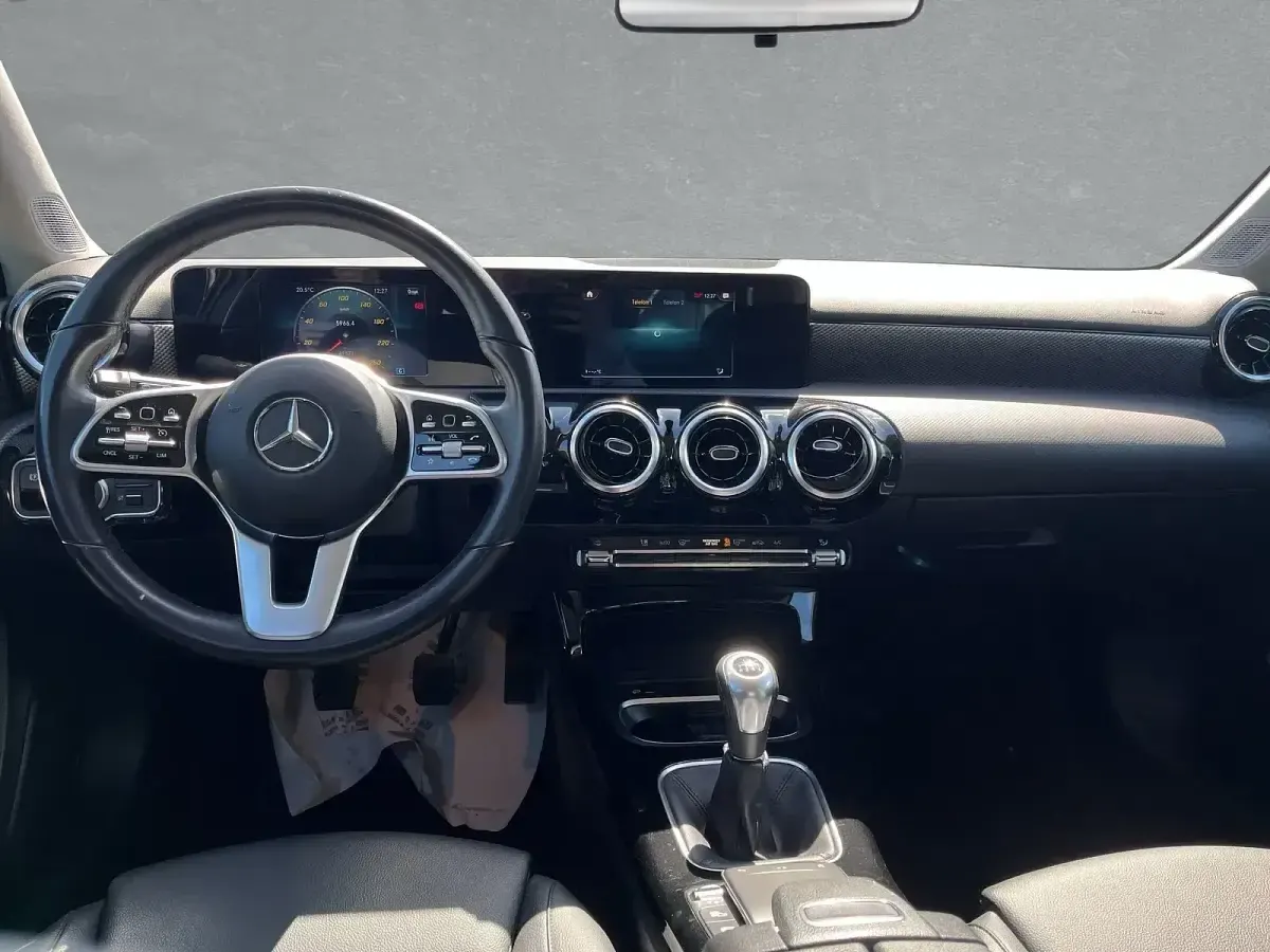 Second-hand Mercedes A180 Progressive 136 CP (100 kW) 2021 Negru Berlinǎ