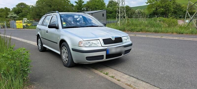 Silber Gebraucht 2004 Skoda Octavia Kombi | 1.950 € (Guter Preis) - Bild 1/4