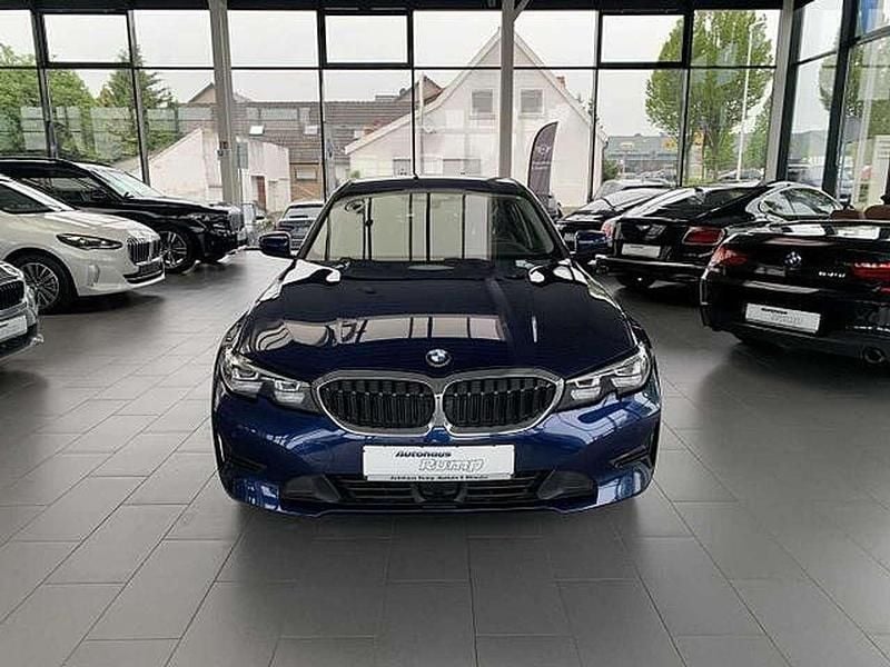 Używany BMW 330e Advantage 184 KM (135 kW) 2020 Niebieski Sedan/Limuzyna