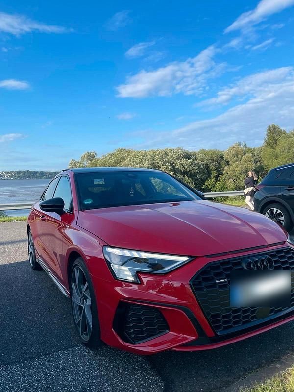 Gebraucht Audi A3 Ambiente 200 PS (147 kW) 2022 Rot Limousine