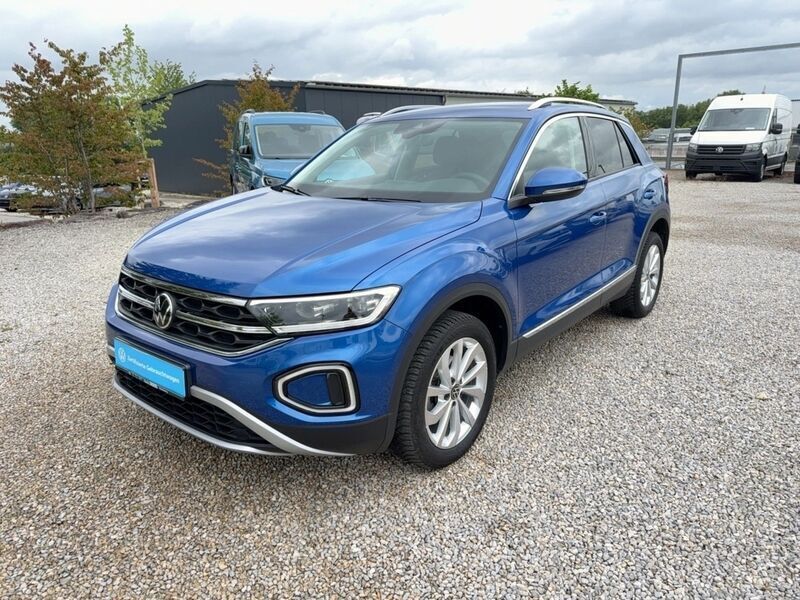 Blau Gebraucht 2024 VW T-Roc Style SUV | 29.349 € (Guter Preis) - Bild 1/4