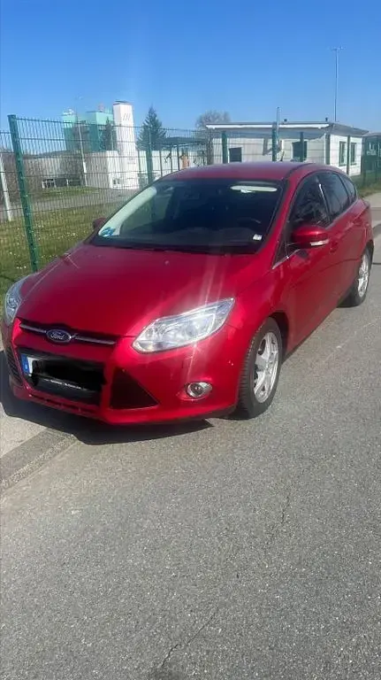 Gebraucht Ford Focus Titanium 150 PS (110 kW) 2011 Rot Limousine