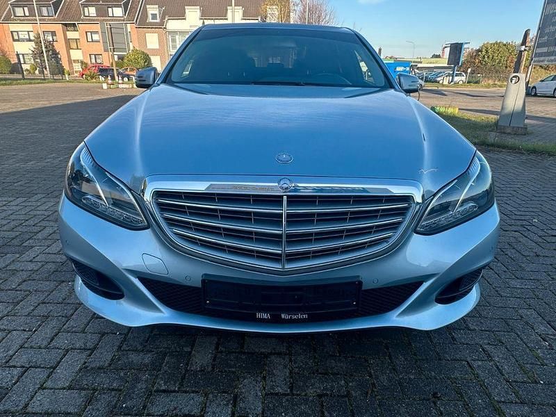 Gebraucht Mercedes E200 136 PS (100 kW) 2014 Silber Limousine