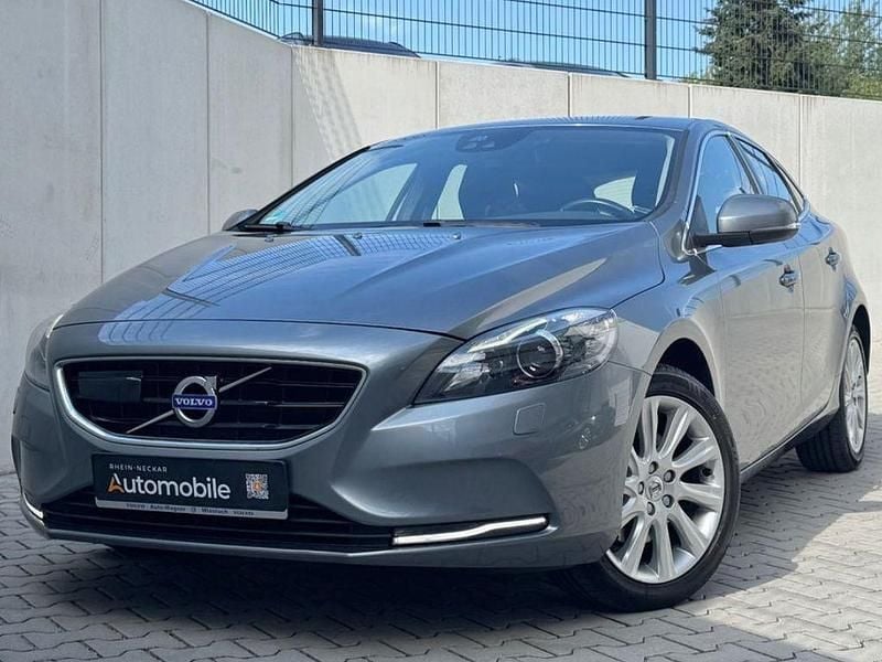 Grau Gebraucht 2016 Volvo V40 Momentum Kombi | 9.999 € (Superpreis) - Bild 1/4