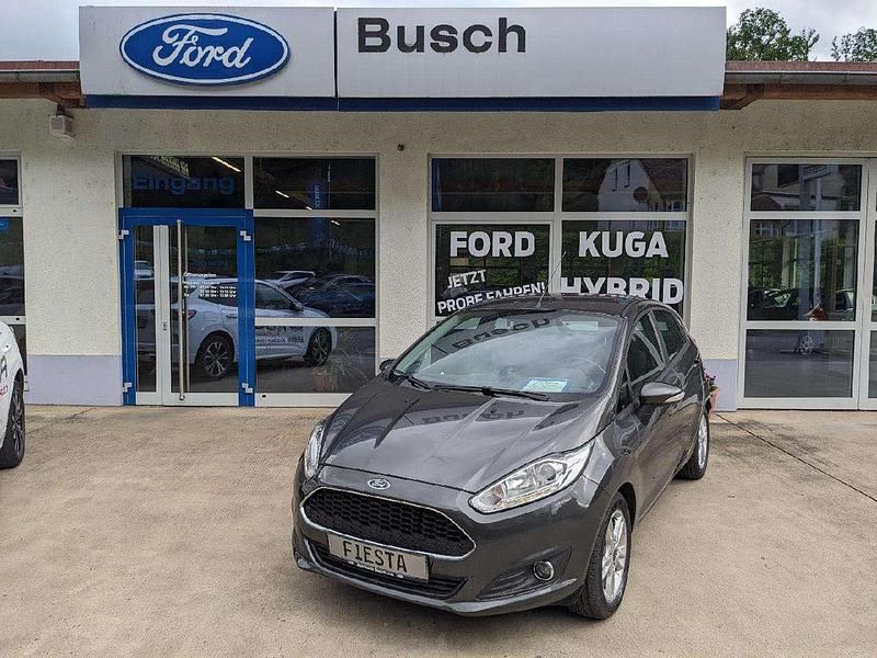 Magneticgrau (metallic) Gebraucht 2016 Ford Fiesta Celebration Kleinwagen | 10.600 € - Bild 1/4