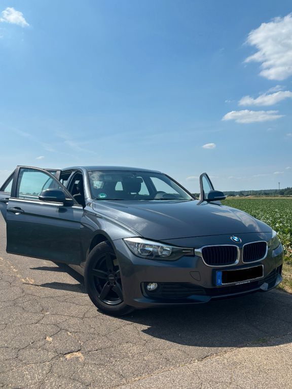 Grau Gebraucht 2013 BMW 318 Kombi | 8.750 € (Fairer Preis) - Bild 1/4