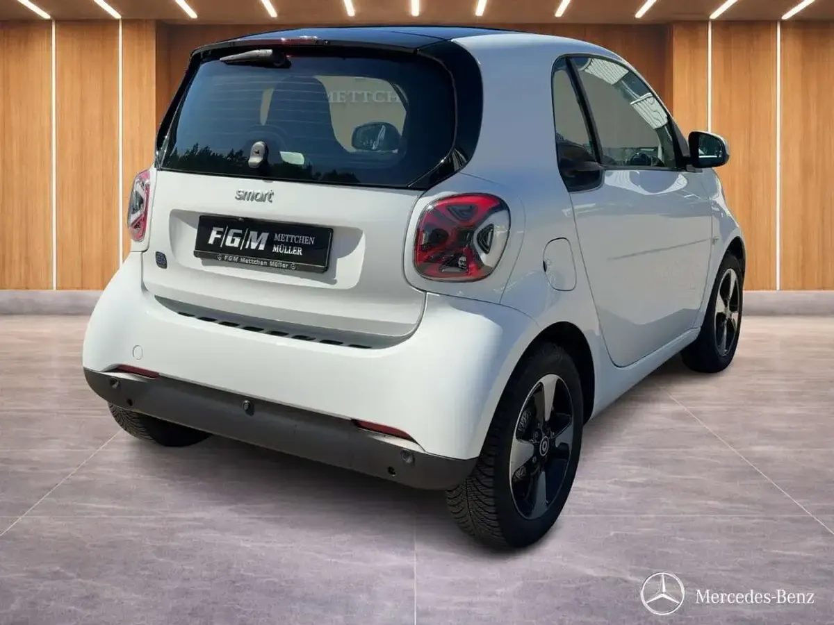 Gebraucht Smart ForTwo Coupé 60 kW (82 PS) 2024 Bodypanels in white Kleinwagen