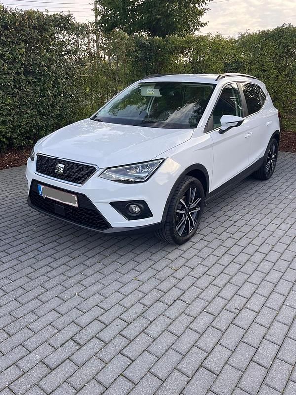 Weiß Gebraucht 2018 Seat Arona Style SUV | 10.990 € (Fairer Preis) - Bild 1/4