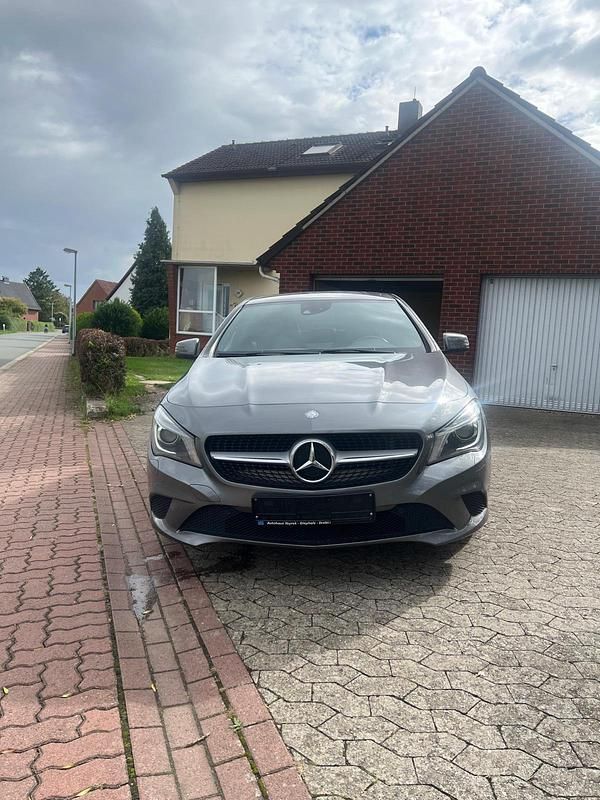 Grau Gebraucht 2013 Mercedes CLA220 Limousine | 12.000 € (Guter Preis) - Bild 1/4