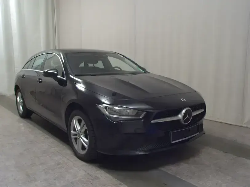 Gebraucht Mercedes CLA250e Shooting Brake 218 PS (160 kW) 2023 Schwarz Kombi